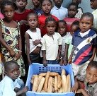 01_food_distribution_bread_distribution_small.jpg