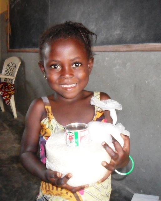Fatu receiving her food package