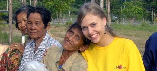 Family volunteer Pat with a grateful relief recipient, Thailand