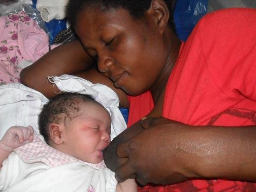 Mommy and newborn baby in Kikimi