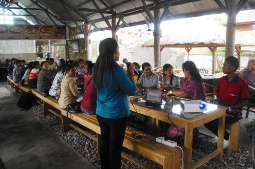 Angel leading the Seminar in Kupang.
