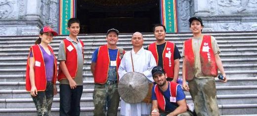 A_Buddhist_monk_finds_a_moment_of_hope.JPG