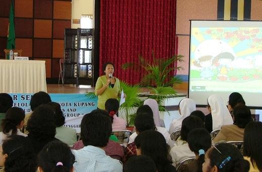 Angel speaking to the teachers at the Kupang early learning seminar.