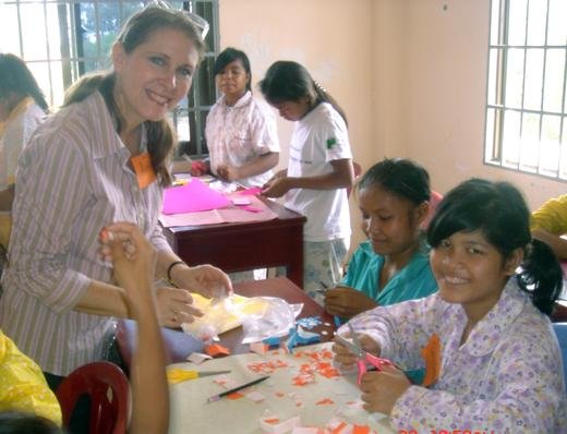 Ann conducting an art therapy class