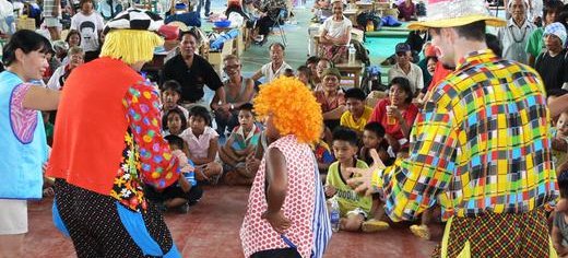Bringing_a_bit_of_cheer_to_displaced_children.JPG