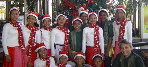ファミリー・インターナショナルのメンバーによるクリスマス・パフォーマンス （カンボジア）
