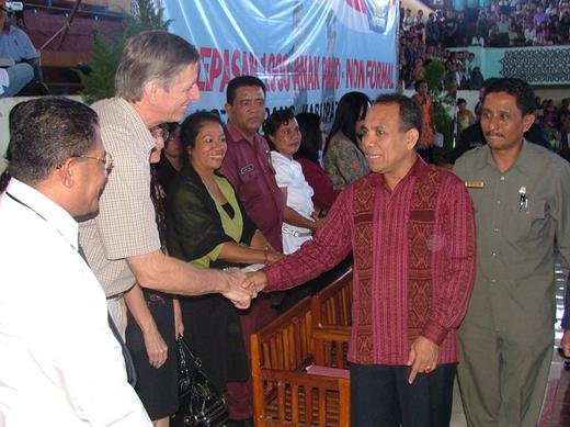 FCI members Daniel and Angel meeting the Governor who attended the early learning seminar in Kupang.