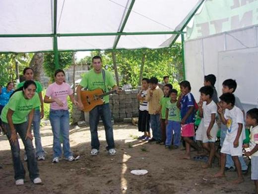 Diana, Liz, Sara, and Jonathan sing action songs with a group of children in Chiapas, Mexico