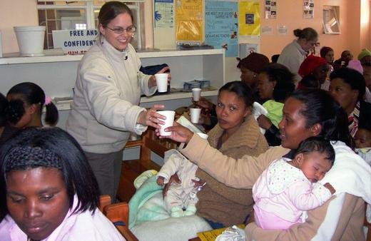 Helping Hand, Cape Town: Distributing food at the day clinic