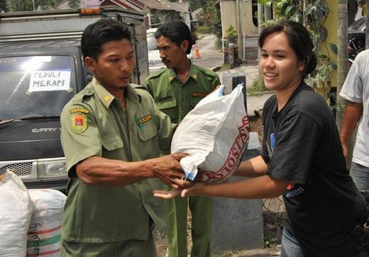 TFI volunteer, Sharon, helping to distribute needed food to displaced persons after the Merapi volcano eruption.