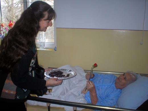 Hannah encouraging an elderly lady at the St Luca hospice, Bucharest