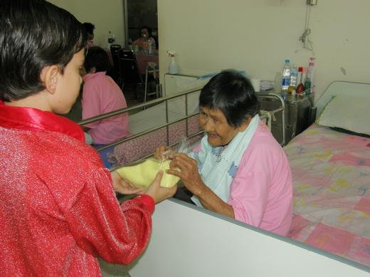 Jesse giving a gift at the Bahn Bang Kae Senior Citizens Home