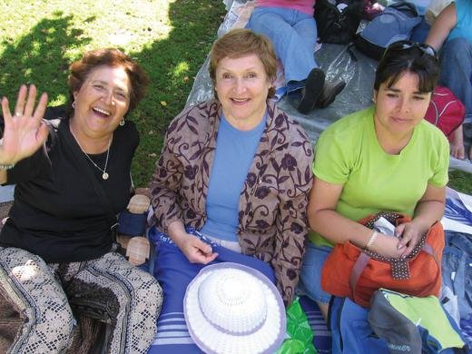 (L–R:) Leonor, Dina, and Dina’s daughter-in-law at the municipal pool 