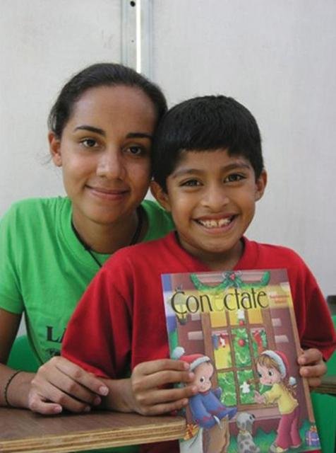 Liz with one of the happy recipients of the sponsored children’s Christmas Conectate mags in Mexico