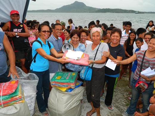 Melody distributes mosquito nets to typhoon victims