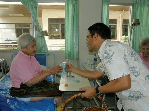 TFI member Paul passing out gifts at the Bahn Bang Kae Senior Citizens Home