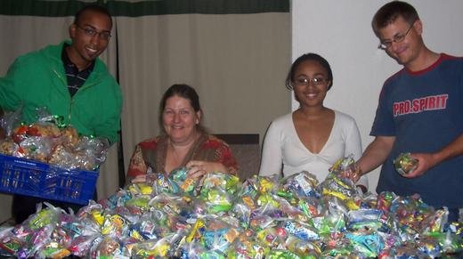 Helping Hand, Cape Town: Preparing goodie packages for the children