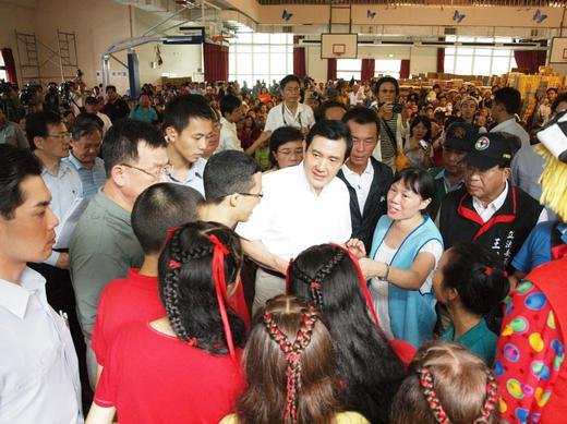 President Ma of Taiwan thanks the Family International team for their contribution to the volunteer effort