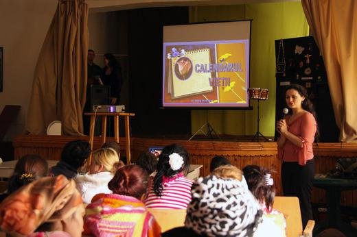 Priscila presenting the 'Calendar of Life' PowerPoint to the Women at Targsol Penitentiary, Romania