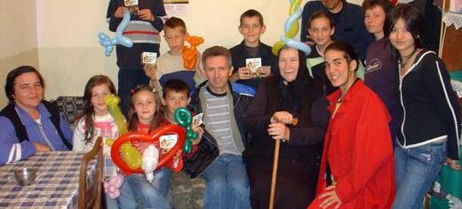 Serbia.5.Kosovo_Refugee_Aid_Distribution_3.jpg