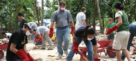 Volunteers_help_with_clean_up.JPG