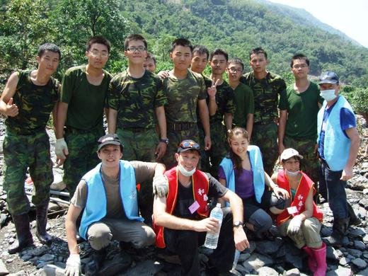 Family volunteers in southern Taiwan work side by side with soldiers in aiding victims of Typhoon Morakot