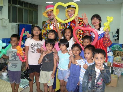 Family volunteers encourage children affected by Typhoon Morakot in southern Taiwan