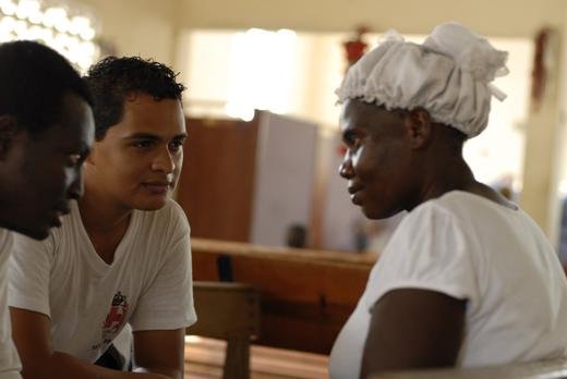 Miguel (right) talking to a woman struggling with anxiety in the aftermath of the earthquake